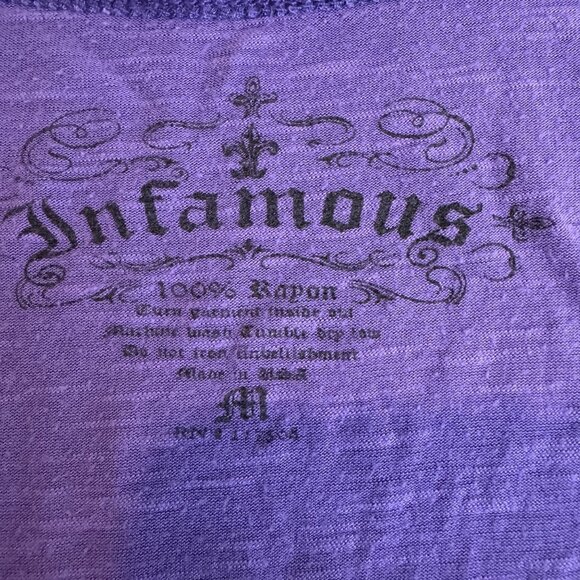 Infamous Purple Graphic Scoop Neck T-Shirt Womens Size M 100% Rayon Vintage Y2K - Picture 4 of 6